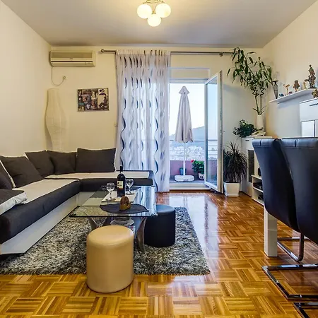 Bay Line Apartment